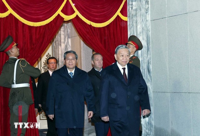 Party chief To Lam attends military parade marking 80th anniversary of Workers' Party of Korea - Ảnh 2. Party chief To Lam attends military parade marking 80th anniversary of Workers' Party of Korea - Ảnh 2.