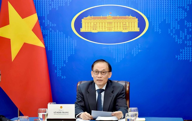 Acting Minister of Foreign Affairs holds phone talks with UK Foreign Secretary- Ảnh 1. Acting Minister of Foreign Affairs holds phone talks with UK Foreign Secretary- Ảnh 1.