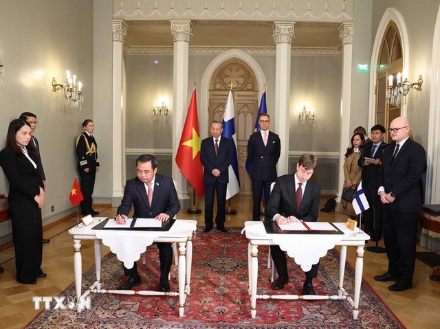 Viet Nam, Finland sign cooperation agreements- Ảnh 1. Viet Nam, Finland sign cooperation agreements- Ảnh 1.
