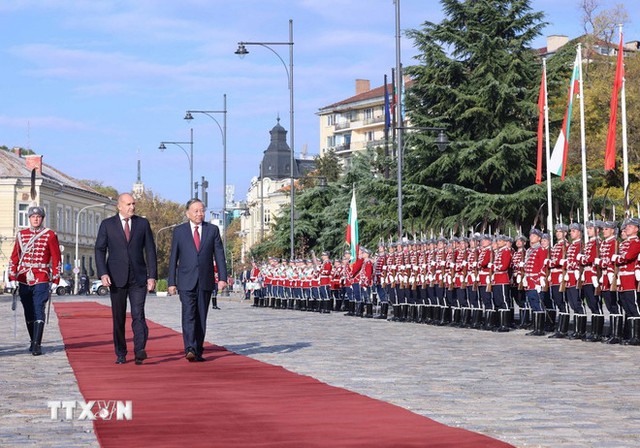Official welcome ceremony for Party chief To Lam in Bulgaria- Ảnh 2. Official welcome ceremony for Party chief To Lam in Bulgaria- Ảnh 2.