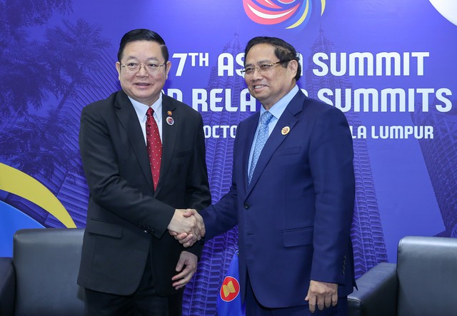 Prime Minister Pham Minh Chinh meets ASEAN Secretary-General Kao Kim Hourn in Kuala Lumpur
- Ảnh 1. Prime Minister Pham Minh Chinh meets ASEAN Secretary-General Kao Kim Hourn in Kuala Lumpur
- Ảnh 1.