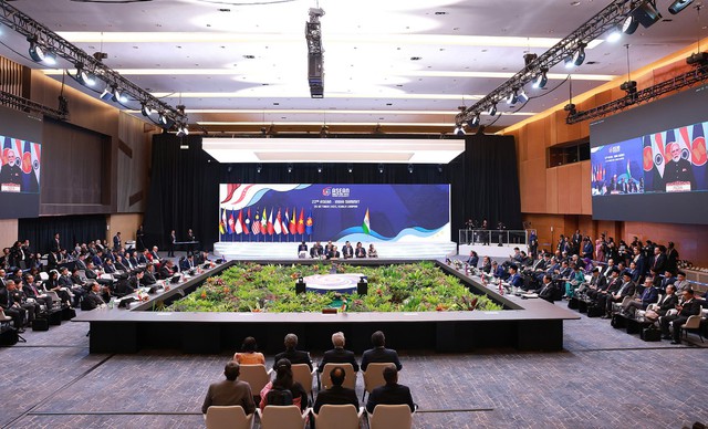Prime Minister Pham Minh Chinh attends ASEAN-India, ASEAN-U.S. Summits in Kuala Lumpur- Ảnh 1. Prime Minister Pham Minh Chinh attends ASEAN-India, ASEAN-U.S. Summits in Kuala Lumpur- Ảnh 1.