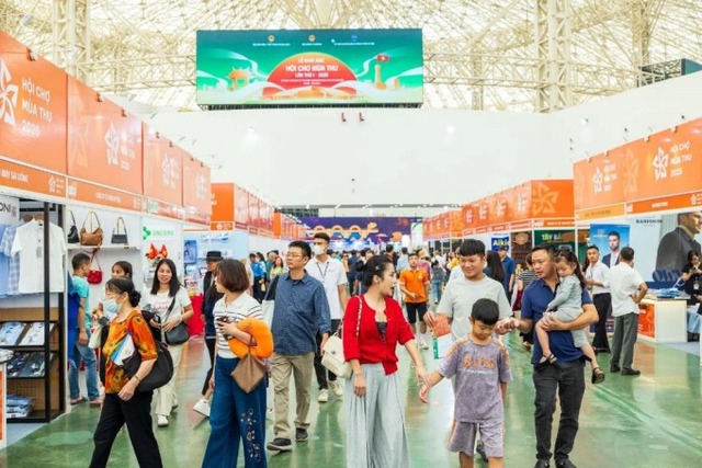 First Golden Autumn Fair draws record-breaking visitors- Ảnh 1.