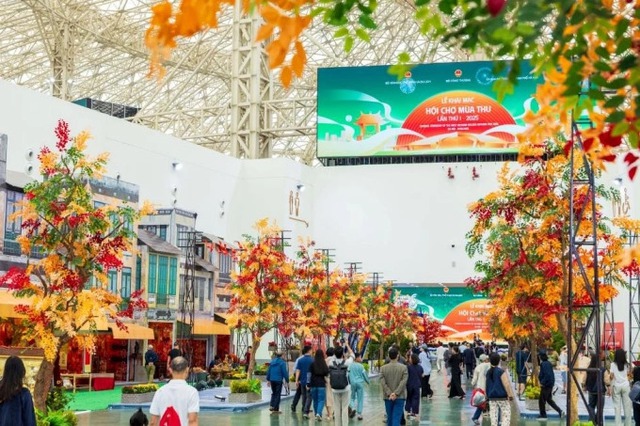 First Golden Autumn Fair draws record-breaking visitors- Ảnh 4.