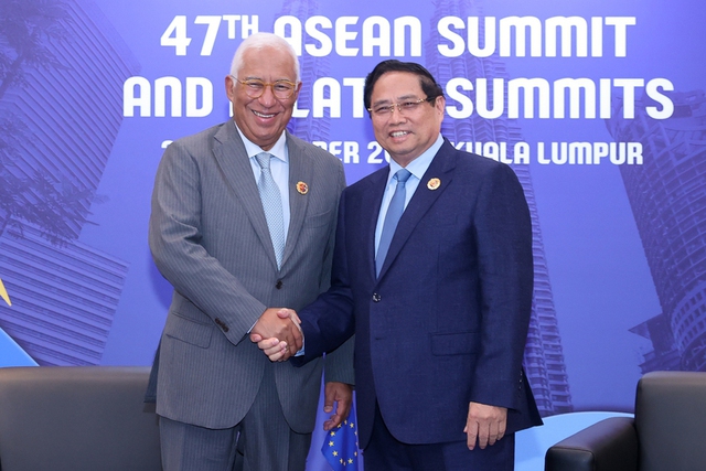 Prime Minister meets with European Council President on 47th ASEAN Summit sidelines- Ảnh 1. Prime Minister meets with European Council President on 47th ASEAN Summit sidelines- Ảnh 1.