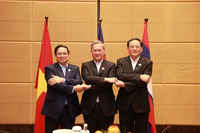 Vietnamese PM holds working breakfast with Cambodian, Lao counterparts- Ảnh 1. Vietnamese PM holds working breakfast with Cambodian, Lao counterparts- Ảnh 1.