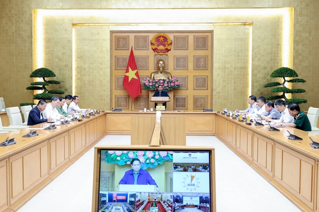 Prime Minister Pham Minh Chinh convenes meeting in response to historic flooding in central Viet Nam - Ảnh 1. Prime Minister Pham Minh Chinh convenes meeting in response to historic flooding in central Viet Nam - Ảnh 1.