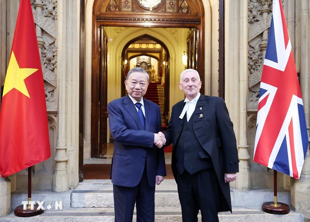 Party leader meets top British legislators in London- Ảnh 1.