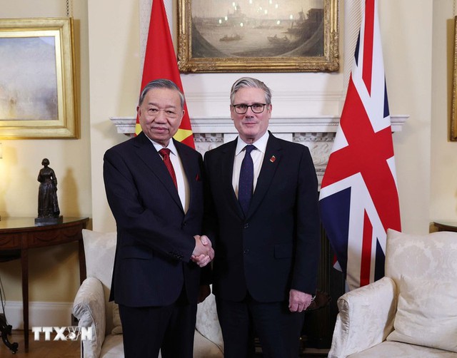 General Secretary To Lam holds talks with UK Prime Minister Keir Starmer in London - Ảnh 1. General Secretary To Lam holds talks with UK Prime Minister Keir Starmer in London - Ảnh 1.
