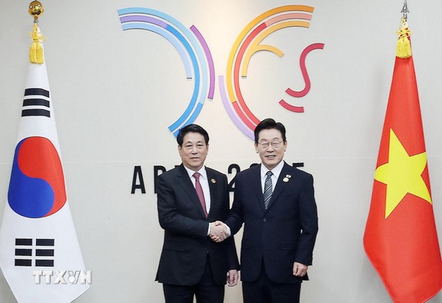 Vietnamese, South Korean Presidents hold talks in Gyeongju- Ảnh 1.