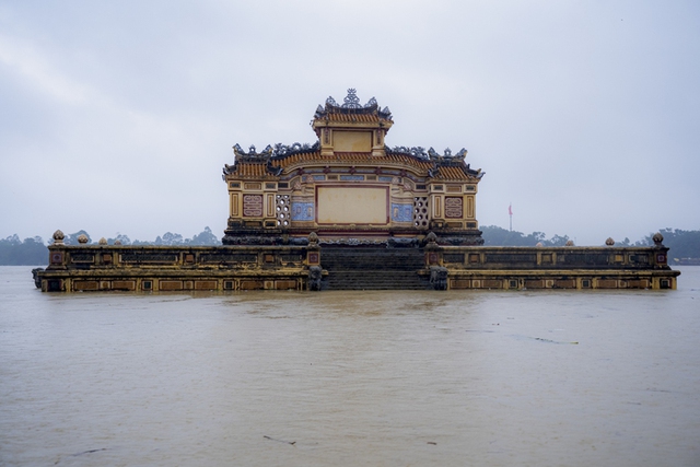 Floods kill 10, leave 8 missing in central Viet Nam - Ảnh 4. Floods kill 10, leave 8 missing in central Viet Nam - Ảnh 4.