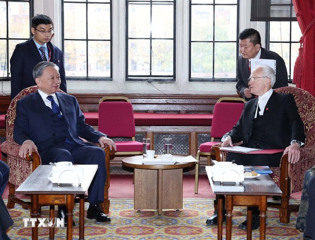 Party leader meets top British legislators in London- Ảnh 2.