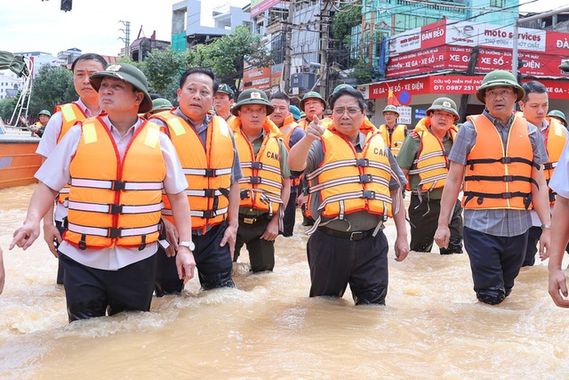 Gov’t chief inspects flood rescue and recovery efforts in Thai Nguyen province - Ảnh 1. Gov’t chief inspects flood rescue and recovery efforts in Thai Nguyen province - Ảnh 1.