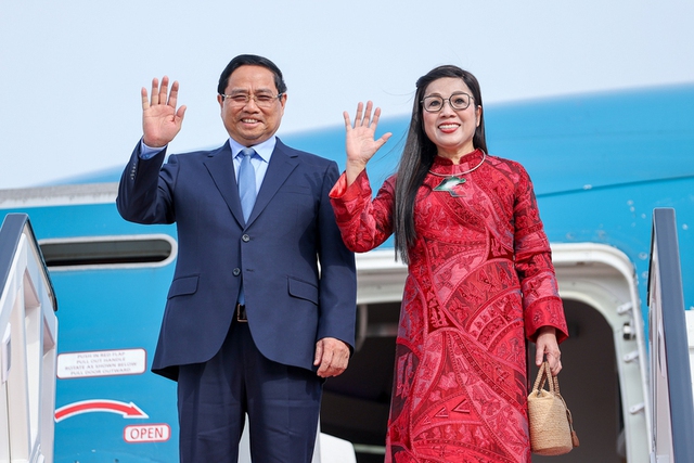 Prime Minister Pham Minh Chinh embarks on official visit to Kuwait- Ảnh 1. Prime Minister Pham Minh Chinh embarks on official visit to Kuwait- Ảnh 1.