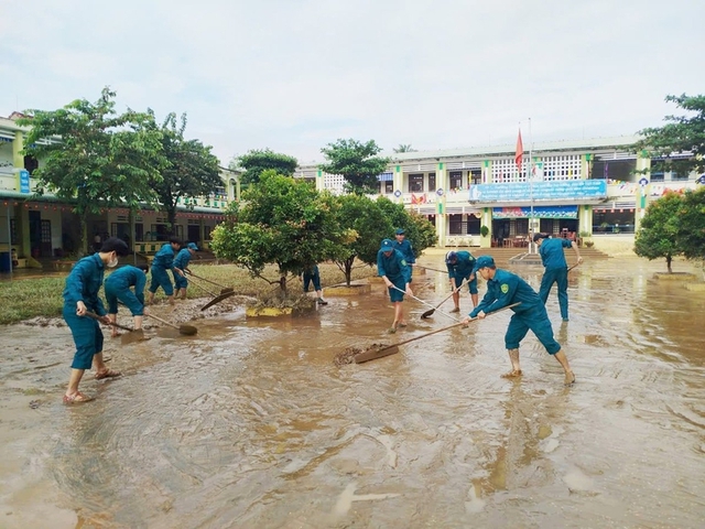 Gov't allocates VND200 billion to help Hue, Da Nang overcome devastating floods- Ảnh 1. Gov't allocates VND200 billion to help Hue, Da Nang overcome devastating floods- Ảnh 1.
