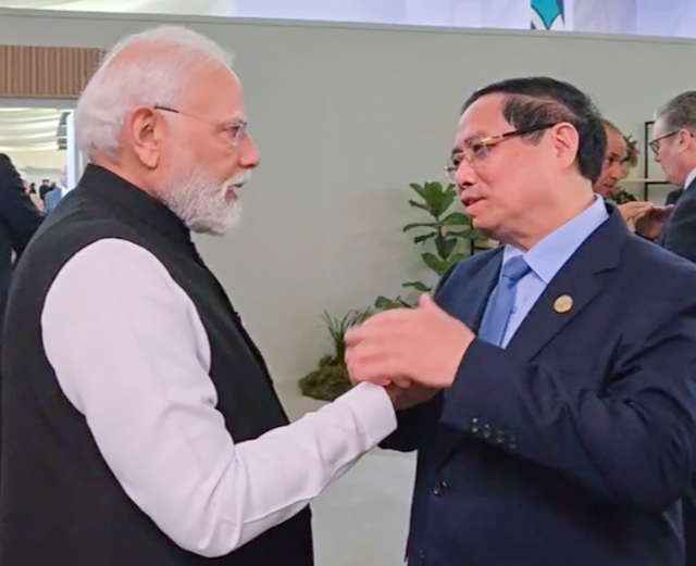 Vietnamese, Indian Prime Ministers vow to further promote substantive, effective cooperation- Ảnh 1.