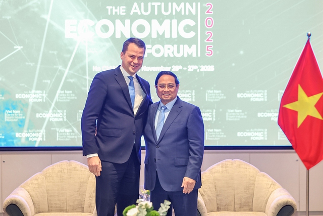 Prime Minister hosts foreign guests attending Autumn Economic Forum- Ảnh 1.