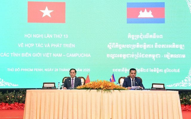 Vietnamese, Cambodian border provinces vow to strengthen linkages, cooperation - Ảnh 1.