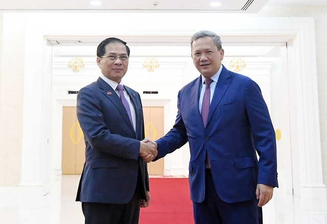 Deputy PM meets top Cambodian leaders - Ảnh 2.