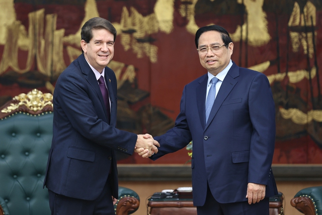 Prime Minister Pham Minh Chinh receives President of Cuban Prensa Latina News Agency- Ảnh 1.
