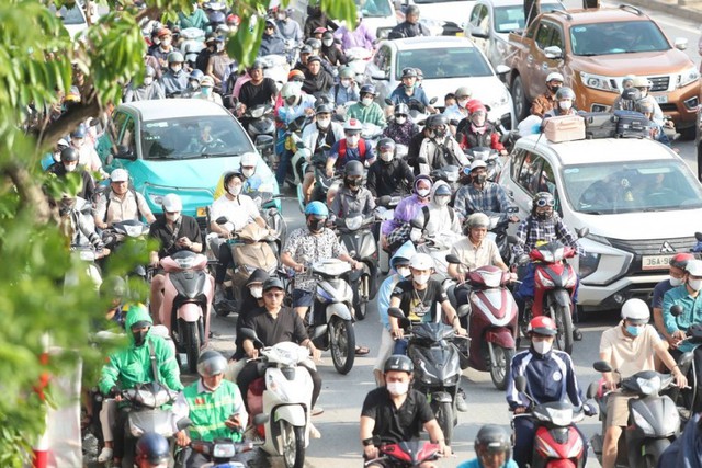 Ha Noi to pilot low-emission zone from July next year - Ảnh 1.