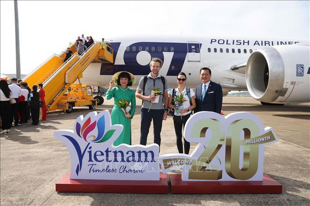 Viet Nam welcomes 20th millionth int’l tourist for first time - Ảnh 1. Viet Nam welcomes 20th millionth int’l tourist for first time - Ảnh 1.