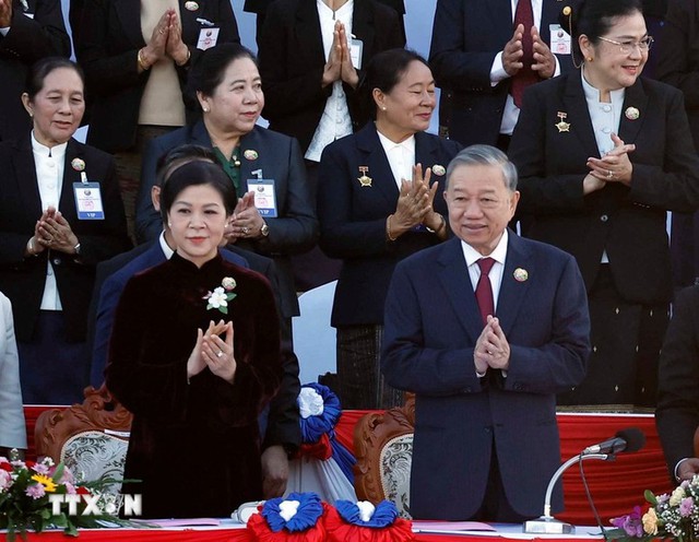 Party leader attends 50th anniversary of Laos National Day- Ảnh 3. Party leader attends 50th anniversary of Laos National Day- Ảnh 3.