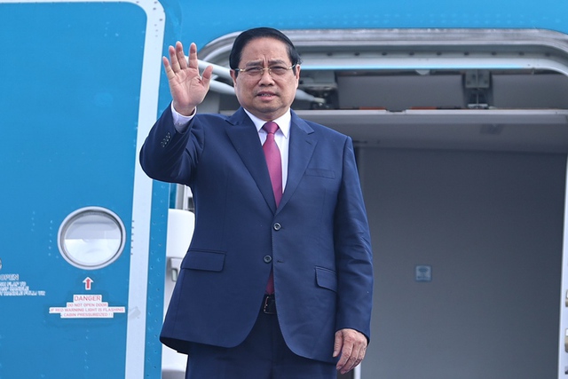 Prime Minister Pham Minh Chinh leaves for two-day Lao visit - Ảnh 1.