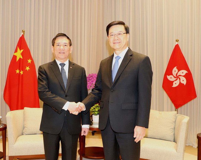 Deputy PM meets Chief Executive of Hong Kong Special Administrative Region- Ảnh 1.
