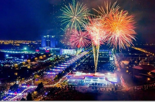 Ha Noi to launch fireworks on New Year's Eve- Ảnh 1. Ha Noi to launch fireworks on New Year's Eve- Ảnh 1.