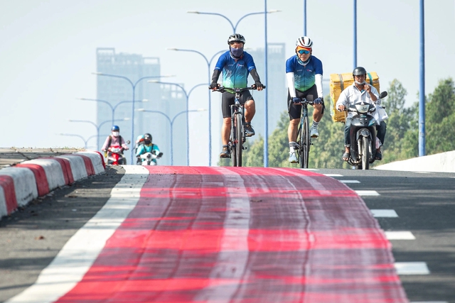 HCMC: First dedicated cycling lane to open to traffic this week- Ảnh 2.