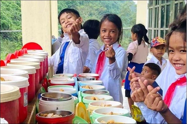 Gov’t provides meal allowance for primary and middle pupils in border communes- Ảnh 1.