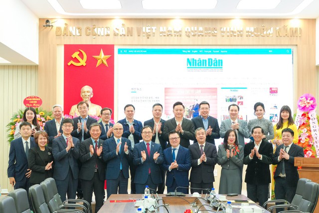 Nhan Dan Newspaper launches online Korean-language version- Ảnh 2. Nhan Dan Newspaper launches online Korean-language version- Ảnh 2.