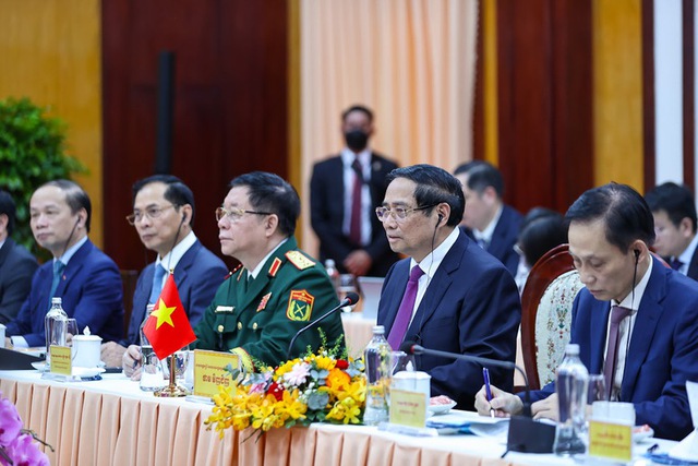 Prime Minister holds talks with Cambodian counterpart- Ảnh 2. Prime Minister holds talks with Cambodian counterpart- Ảnh 2.