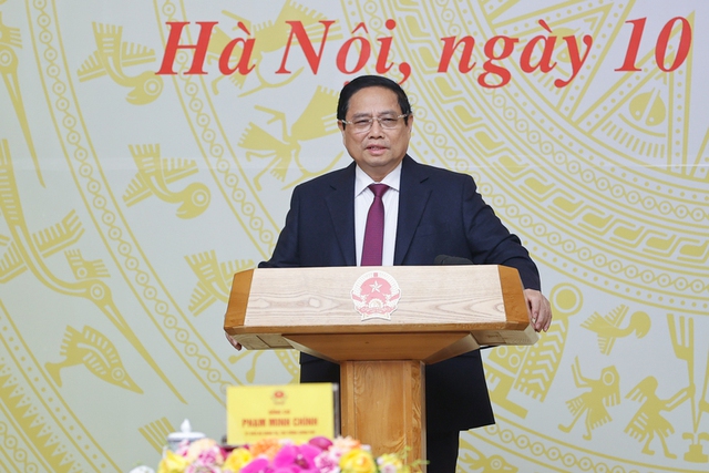 Prime Minister meets representatives of public and private enterprises- Ảnh 1.