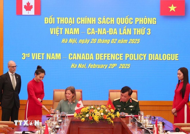 Viet Nam, Canada hold 3rd defense policy dialogue  - Ảnh 1.