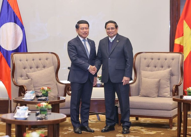 Prime Minister Pham Minh Chinh meets foreign leaders on sidelines of 2nd AFF - Ảnh 2.