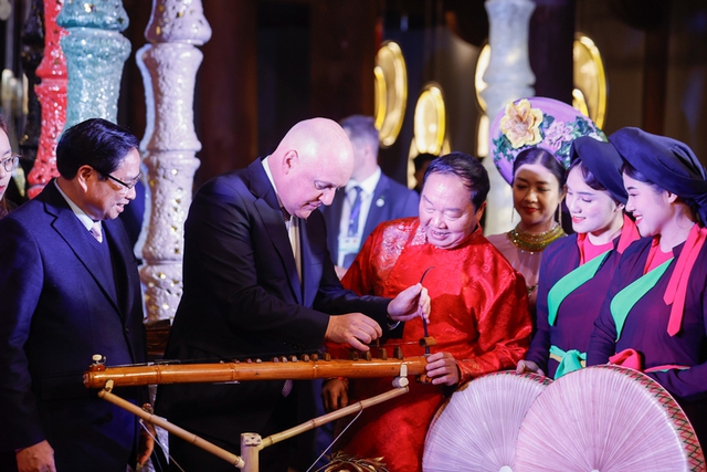 Vietnamese, New Zealand Prime Minister visit Temple of Literature- Ảnh 3.