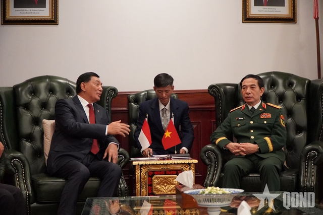 Vietnamese defense minister meets Indonesian counterpart in Jakarta- Ảnh 1.