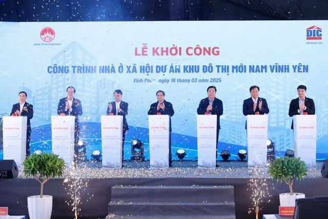 Prime Minister attends groundbreaking ceremony of social housing project in Vinh Phuc- Ảnh 1.