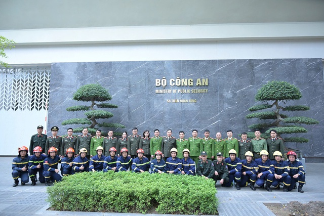 Vietnamese rescue delegation arrives in Myanmar for earthquake relief efforts- Ảnh 2.