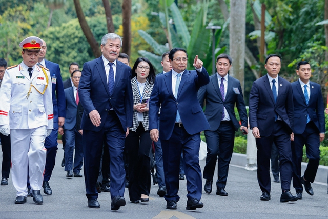 Official welcome ceremony for Kyrgyz Prime Minister- Ảnh 3.