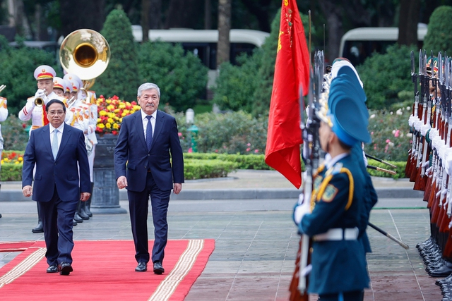 Official welcome ceremony for Kyrgyz Prime Minister- Ảnh 1.