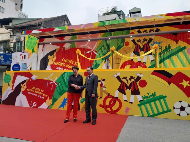 German Career Truck Project launched- Ảnh 1. German Career Truck Project launched- Ảnh 1.