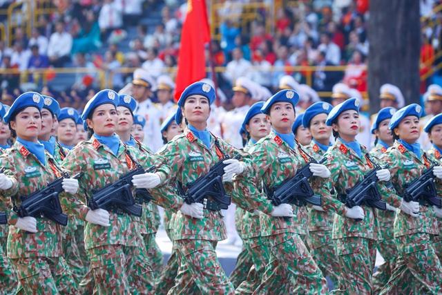 Viet Nam holds grand ceremony to mark April 30 Victory- Ảnh 9. Viet Nam holds grand ceremony to mark April 30 Victory- Ảnh 9.