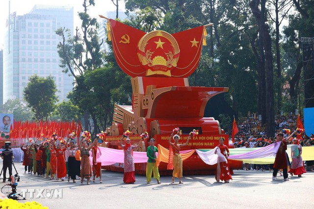 Viet Nam holds grand ceremony to mark April 30 Victory- Ảnh 14. Viet Nam holds grand ceremony to mark April 30 Victory- Ảnh 14.