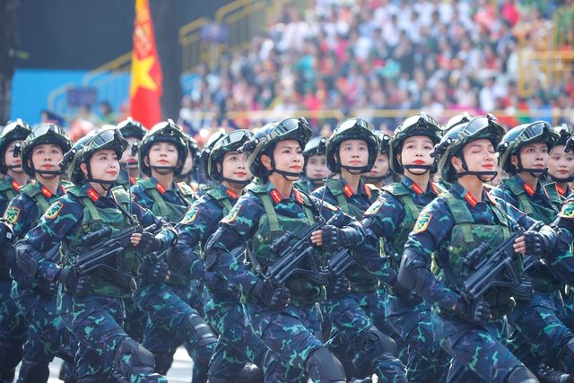 Viet Nam holds grand ceremony to mark April 30 Victory- Ảnh 18. Viet Nam holds grand ceremony to mark April 30 Victory- Ảnh 18.