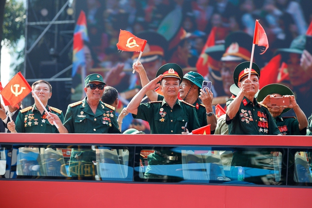 Viet Nam holds grand ceremony to mark April 30 Victory- Ảnh 33. Viet Nam holds grand ceremony to mark April 30 Victory- Ảnh 33.