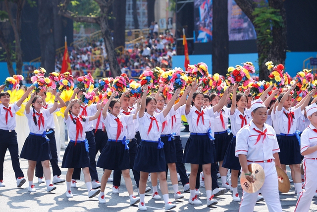 Viet Nam holds grand ceremony to mark April 30 Victory- Ảnh 34. Viet Nam holds grand ceremony to mark April 30 Victory- Ảnh 34.