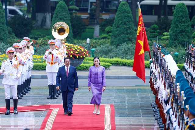 Prime Minister Pham Minh Chinh hosts official welcome ceremony for Thai counterpart- Ảnh 4. Prime Minister Pham Minh Chinh hosts official welcome ceremony for Thai counterpart- Ảnh 4.